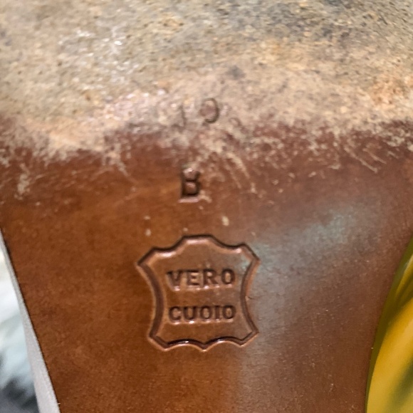 Vintage Two-Tone Peephole Pumps - Picture 10 of 15